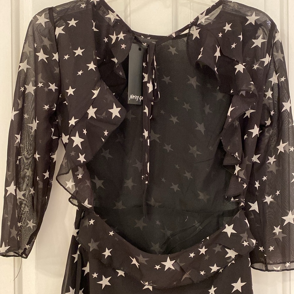 Nasty Gal Open Back Mini B&W Walk Of Fame Star Dress, sheer sleeve, ruffled NEW - Picture 6 of 14